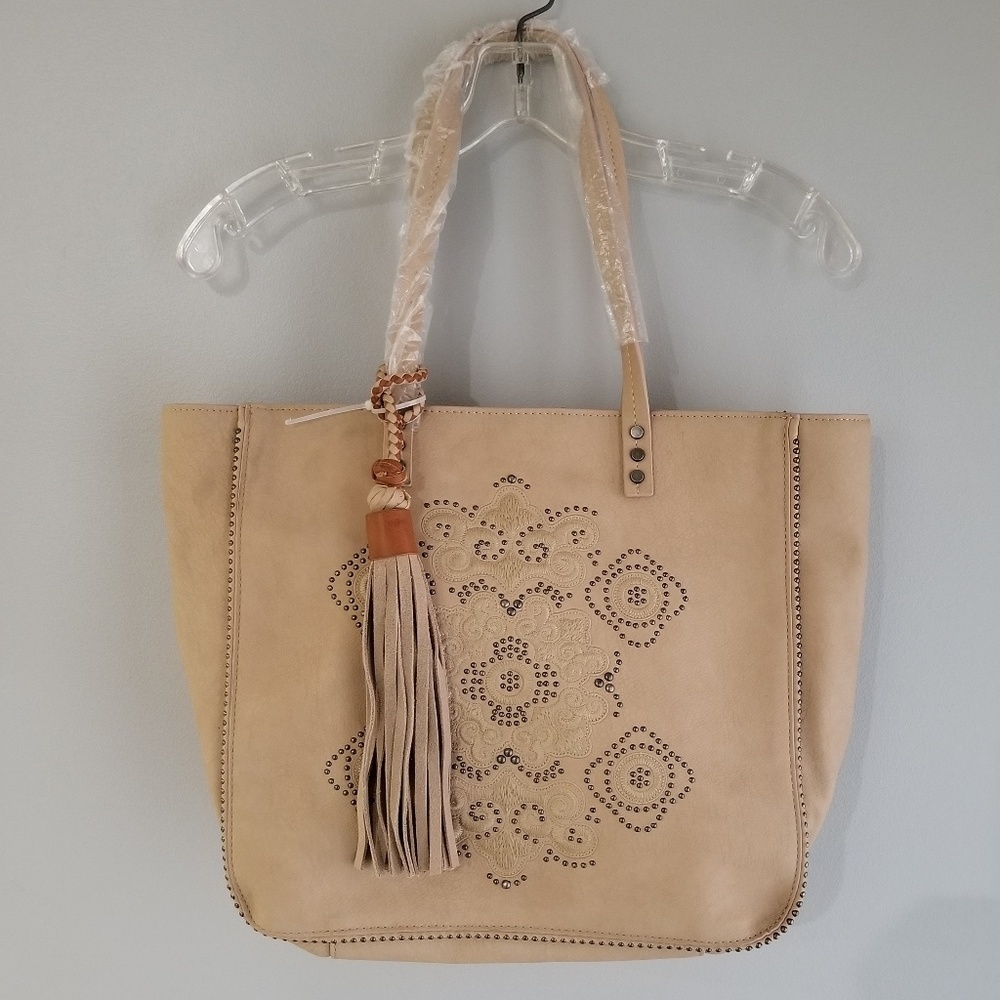 💥NEW💥🌷HP🌷Steven Tote Bag in Tan with Tassel